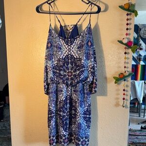 EUC Bisou Bisou cold shoulder blue and white print dress features adjustable s